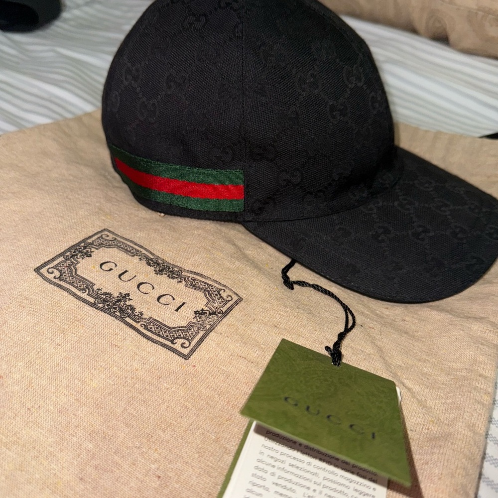 Authentic Gucci Black Baseball Cap with Red and Green Stripe